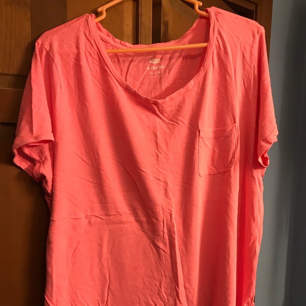 Hot pink Old Navy tee